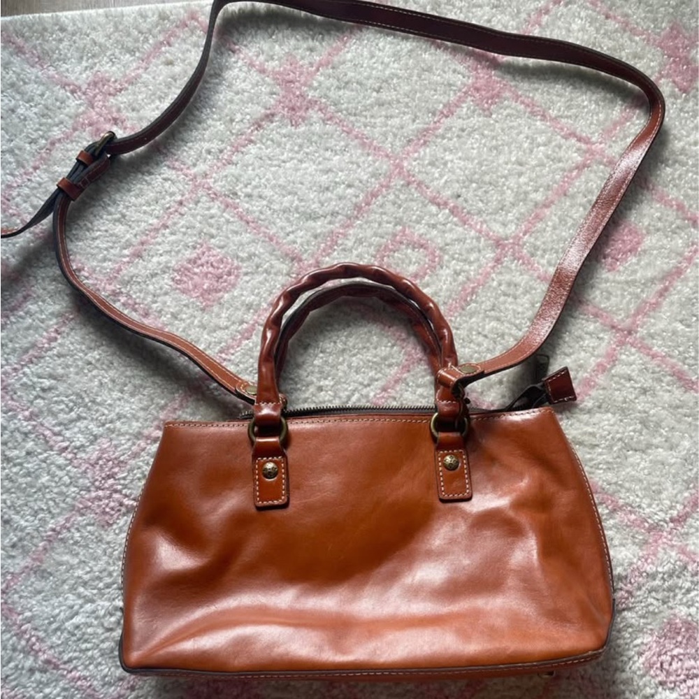 Patricia Nash brown leather satchel! Super cute 😍